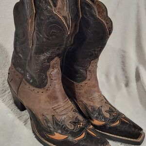 New w/o Tags Ariat Dahlia, Cut Out, Snip Toe, Size 7, Textured Leather Boots